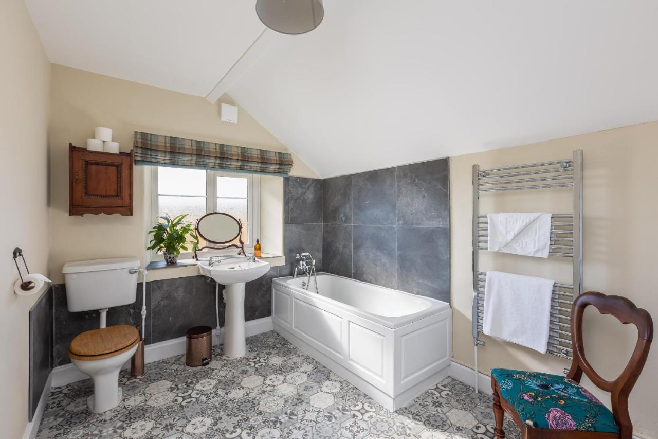 Luxury Farmhouse With Stunning Views And Hot Tub Ebberston Екстериор снимка